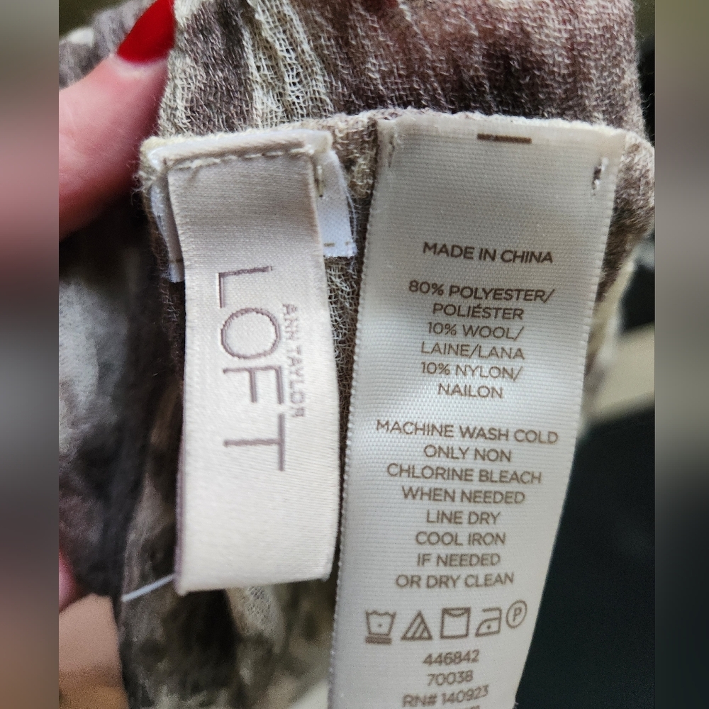 LOFT Gray Leopard Print Infinity Scarf - Picture 4 of 8